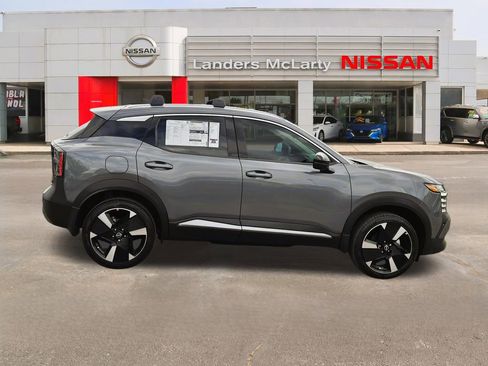 New 2026 Nissan Kicks SR w/ Cold Weather Package FWD image 2