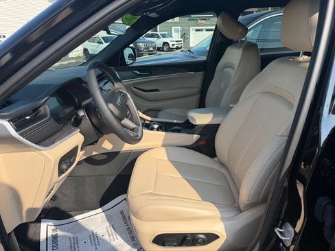 Used 2025 Jeep Grand Cherokee L Limited AWD/4WD image 8