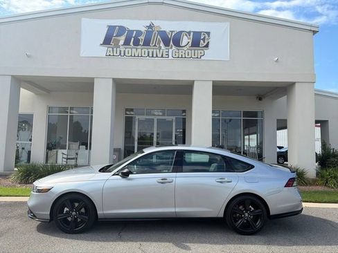 Used 2025 Honda Accord Sport image 1
