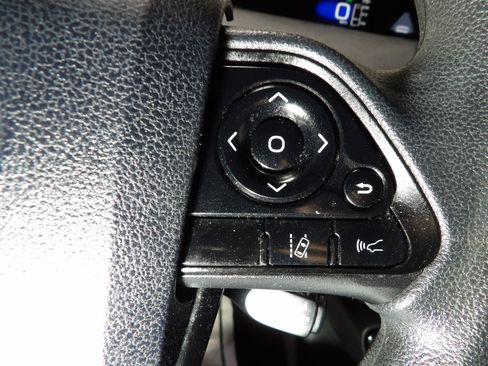 Used 2019 Toyota Prius LE FWD image 17