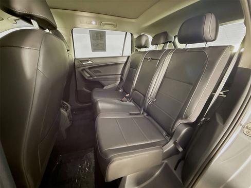 Used 2020 Volkswagen Tiguan SEL image 25