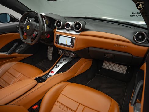 Used 2015 Ferrari California T image 19