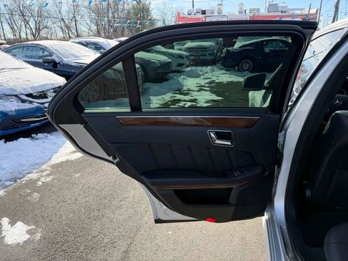 Used 2011 Mercedes-Benz E 350 4MATIC Sedan image 31