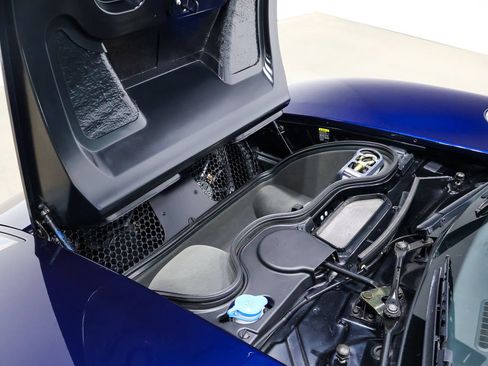 Used 2005 Ford GT RWD image 82
