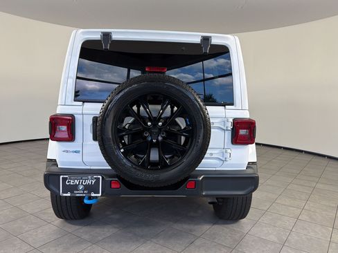 Used 2022 Jeep Wrangler Unlimited Sahara AWD/4WD image 10
