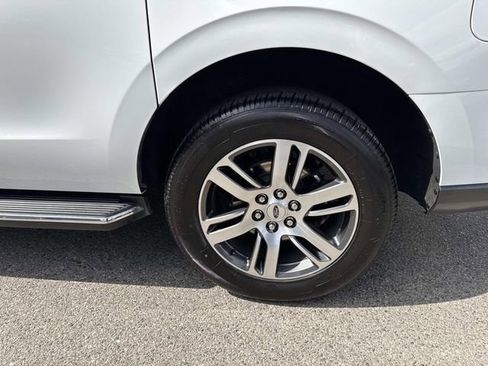 Used 2022 Ford Expedition Max Limited image 11