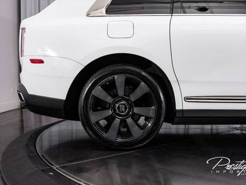 Used 2022 Rolls-Royce Cullinan AWD/4WD image 16