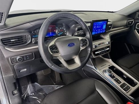 Used 2022 Ford Explorer XLT w/ Equipment Group 202A RWD image 10