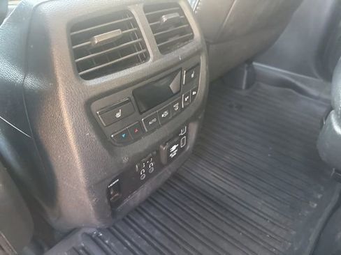 Used 2020 Honda Pilot Touring image 11