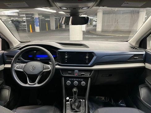 Used 2023 Volkswagen Taos SE w/ Panoramic Sunroof Package image 7