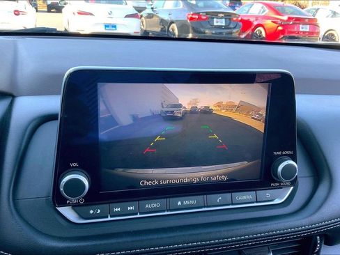 Used 2023 Nissan Rogue SV image 11