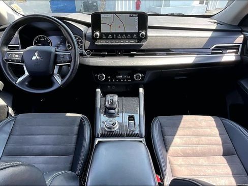 Used 2023 Mitsubishi Outlander SE Black Edition FWD image 7