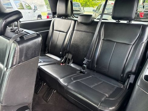 Used 2019 Ford Expedition XLT w/ Equipment Group 202A AWD/4WD image 24