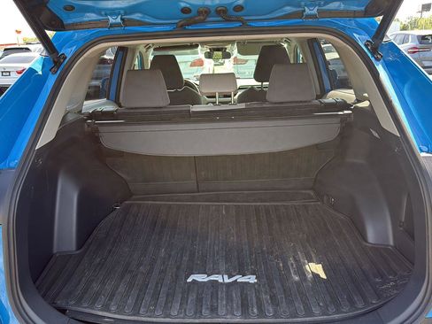 Used 2020 Toyota RAV4 XLE w/ Convenience Package image 11