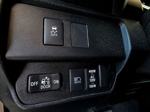 Used 2020 Toyota Tacoma TRD Sport AWD/4WD image 17