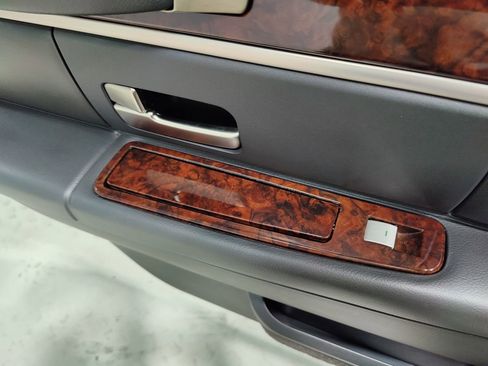 Used 2011 Lincoln Town Car Executive L RWD image 44