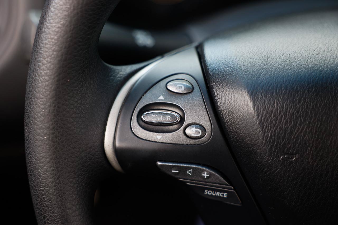 Used 2014 Nissan Pathfinder S FWD image 27