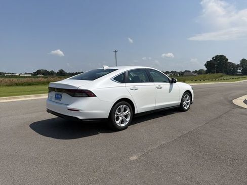 Used 2025 Honda Accord LX image 9
