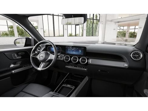 Used 2026 Mercedes-Benz GLB 250 4MATIC image 6