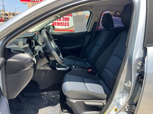 Used 2018 Toyota Yaris iA FWD image 12