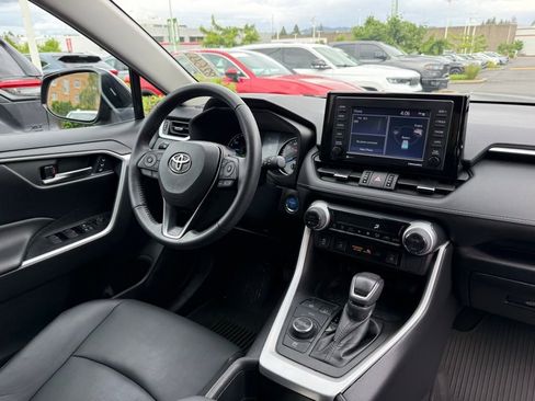Used 2022 Toyota RAV4 XLE Premium AWD/4WD image 19