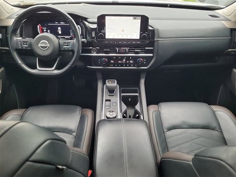 Used 2024 Nissan Pathfinder Platinum w/ Cargo Package image 17