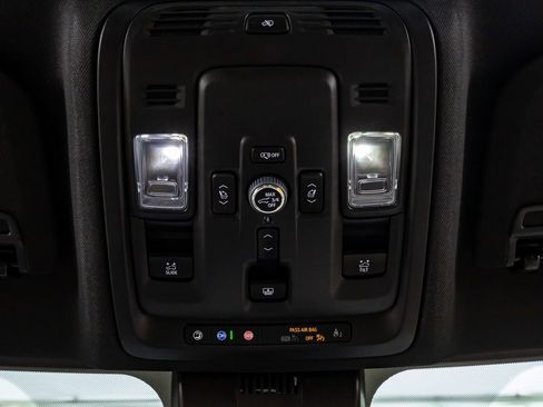 Used 2025 Chevrolet Suburban High Country AWD/4WD image 29