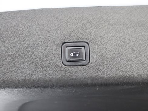 Used 2022 Chevrolet Traverse LT FWD image 24