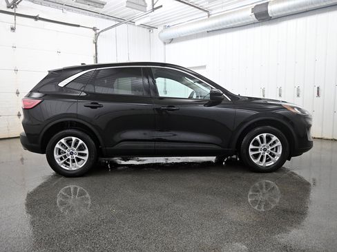 Used 2020 Ford Escape SE image 34