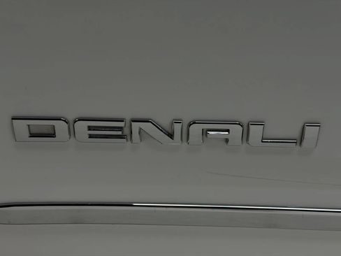 Used 2015 GMC Yukon Denali w/ Premium Package RWD image 9