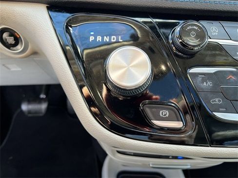 Used 2021 Chrysler Pacifica Touring-L w/ Uconnect Theater Family Group image 22