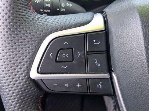 Used 2025 Toyota Sienna XSE w/ XSE Plus Package FWD image 25