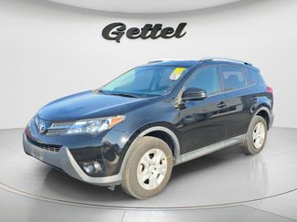 Used 2015 Toyota RAV4 LE video 1