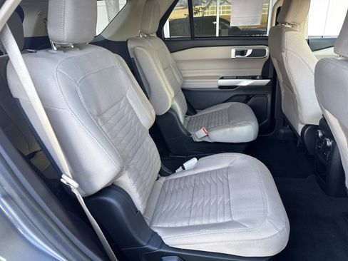 Used 2021 Ford Explorer XLT image 13