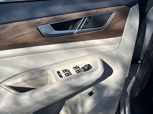 New 2026 Volkswagen Atlas SE image 13