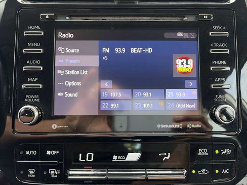 Used 2020 Toyota Prius Prime LE image 12