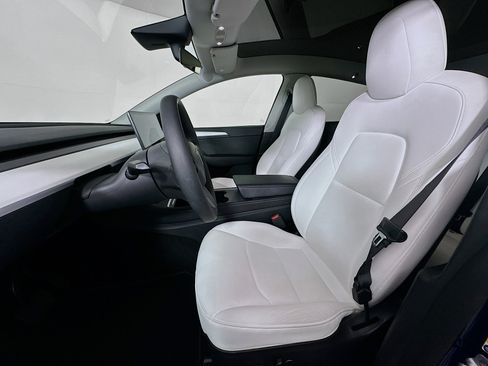 Used 2022 Tesla Model Y Long Range image 13