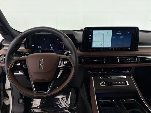 Used 2026 Lincoln Aviator Reserve w/ Jet Appearance Package AWD/4WD image 3
