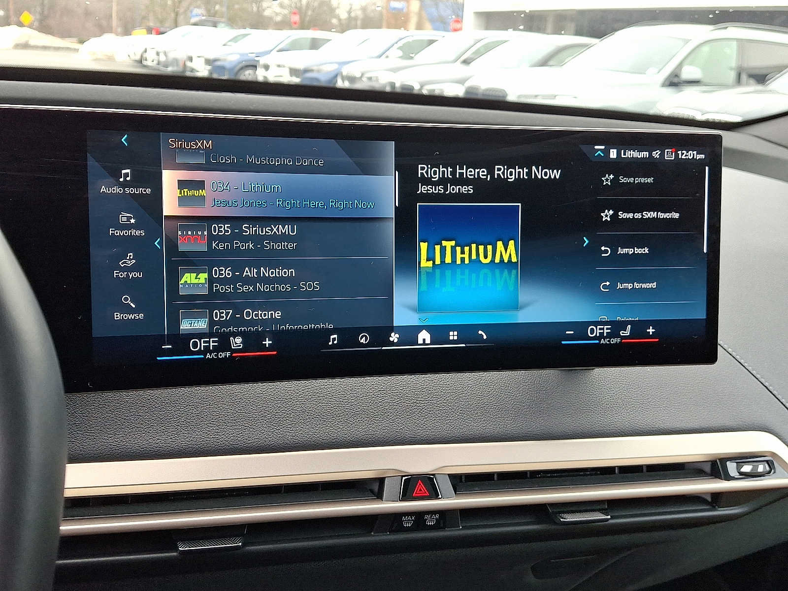 Used 2025 BMW iX xDrive50 w/ Premium Package AWD/4WD image 17