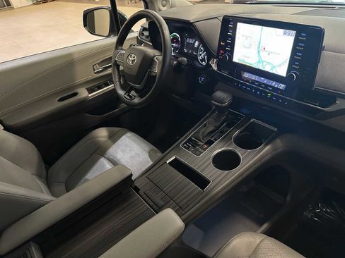 Certified 2021 Toyota Sienna Limited AWD/4WD image 30