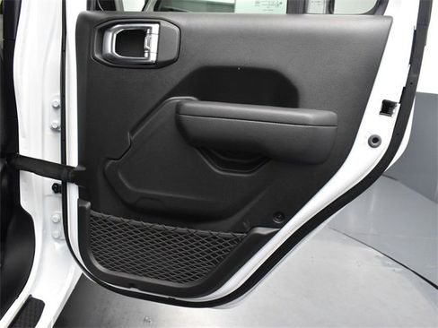 Used 2024 Jeep Wrangler Sport S image 16