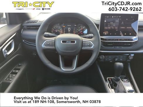 New 2026 Jeep Compass Latitude image 13