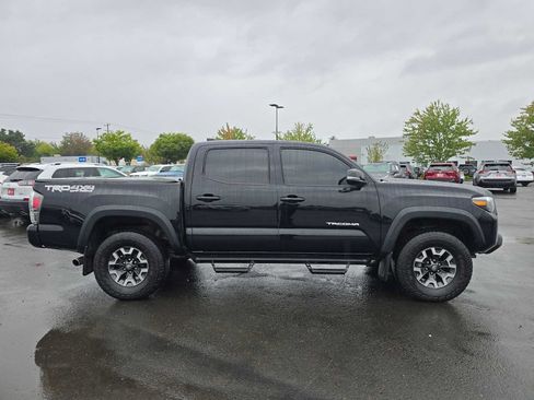Used 2022 Toyota Tacoma TRD Off-Road w/ Technology Package AWD/4WD image 2