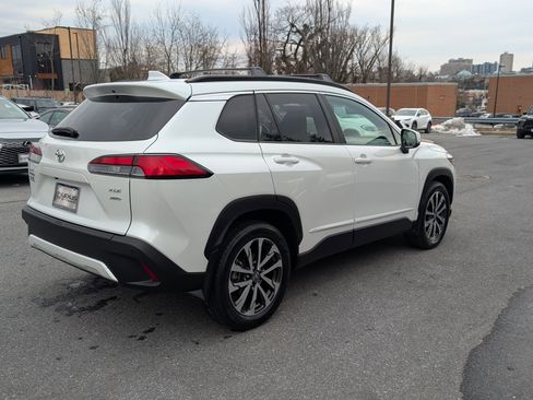 Used 2023 Toyota Corolla Cross XLE w/ Convenience Package image 3