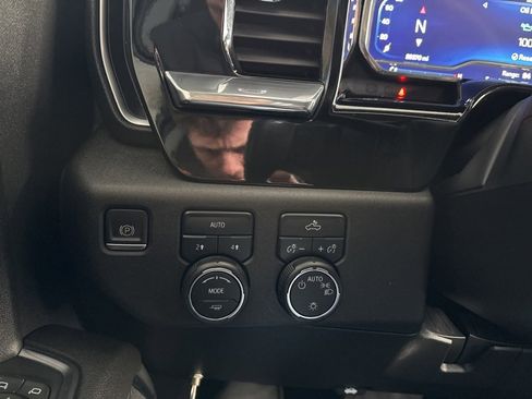 Used 2023 Chevrolet Silverado 1500 LT image 15