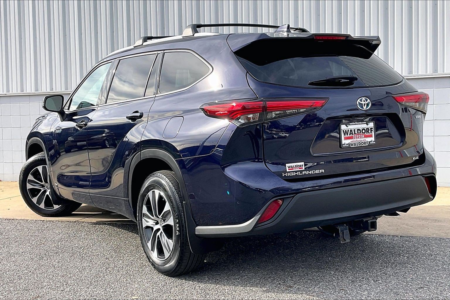 Used 2021 Toyota Highlander XLE AWD/4WD image 15