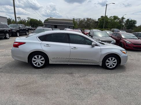 Used 2016 Nissan Altima 2.5 S w/ Power Driver Seat Package FWD image 4