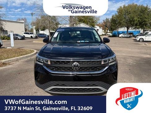 Used 2022 Volkswagen Taos SE image 2