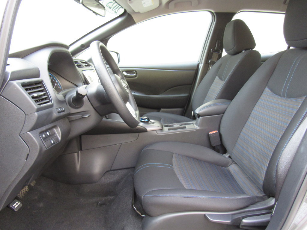 Used 2025 Nissan Leaf S FWD image 10