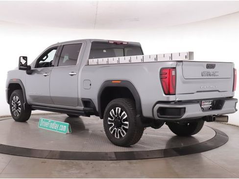 Used 2024 GMC Sierra 2500 Denali Ultimate AWD/4WD image 8